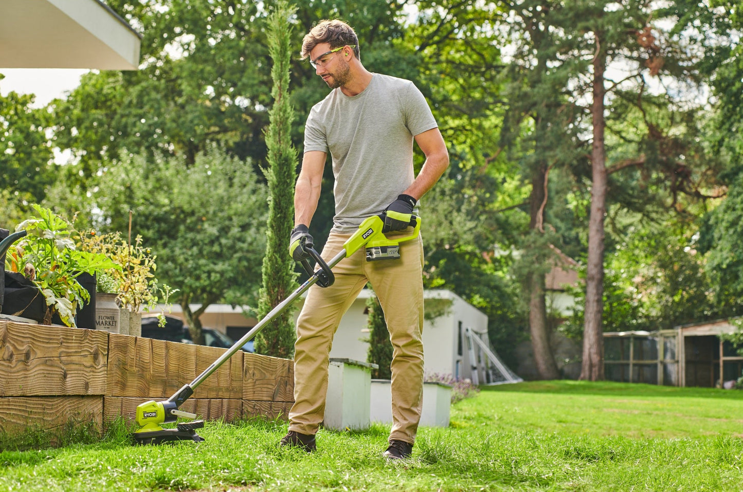 Ryobi RY18LT33A-0 18V ONE+ Cordless 33cm EasyEdge™ Grass Trimmer (Bare Tool)